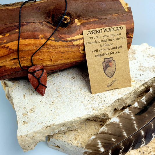Necklace Arrowhead String / Red Jasper