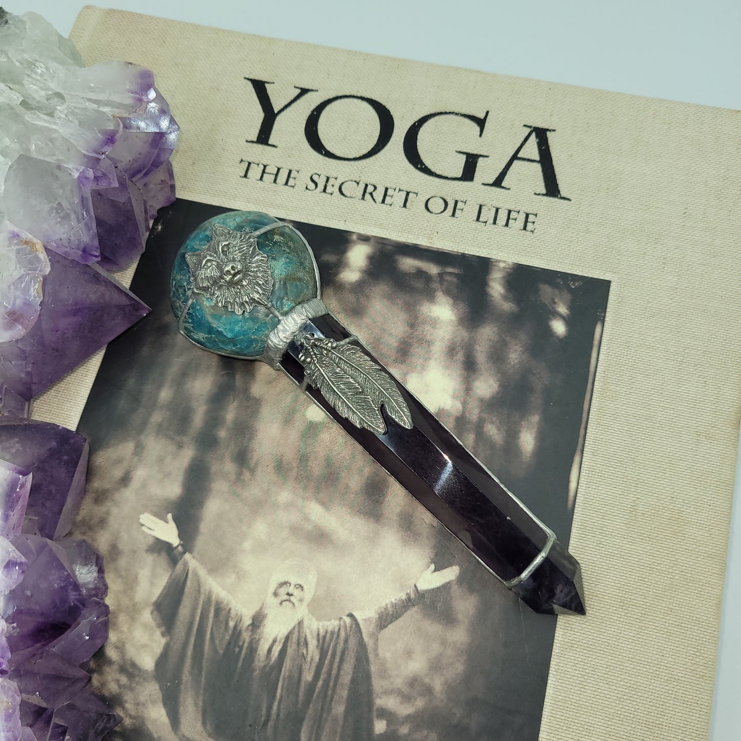 Exclusive Wand - Wolf ( Apatite / Flourite)