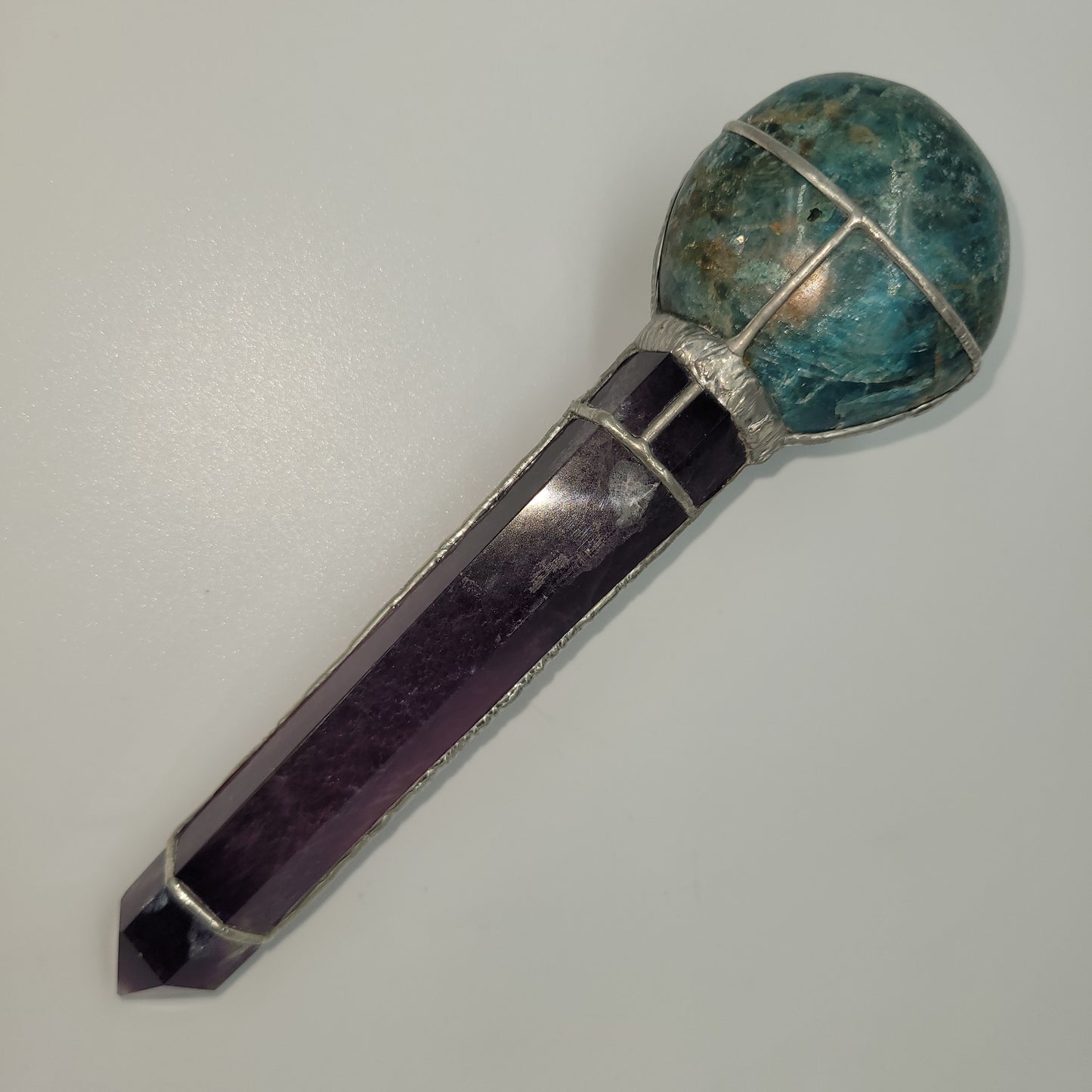Exclusive Wand - Wolf ( Apatite / Flourite)