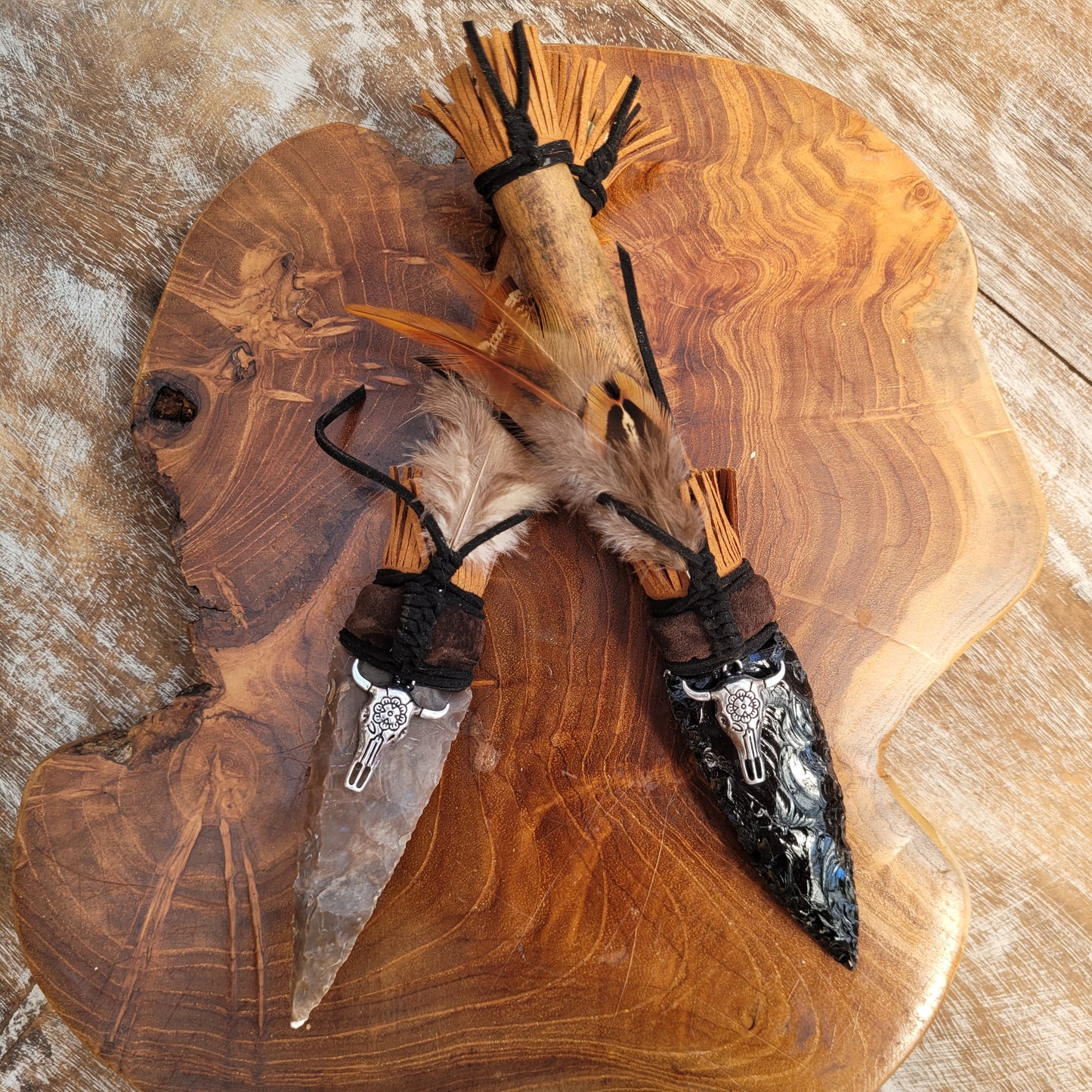 Indian Dagger Bull - Obsidian