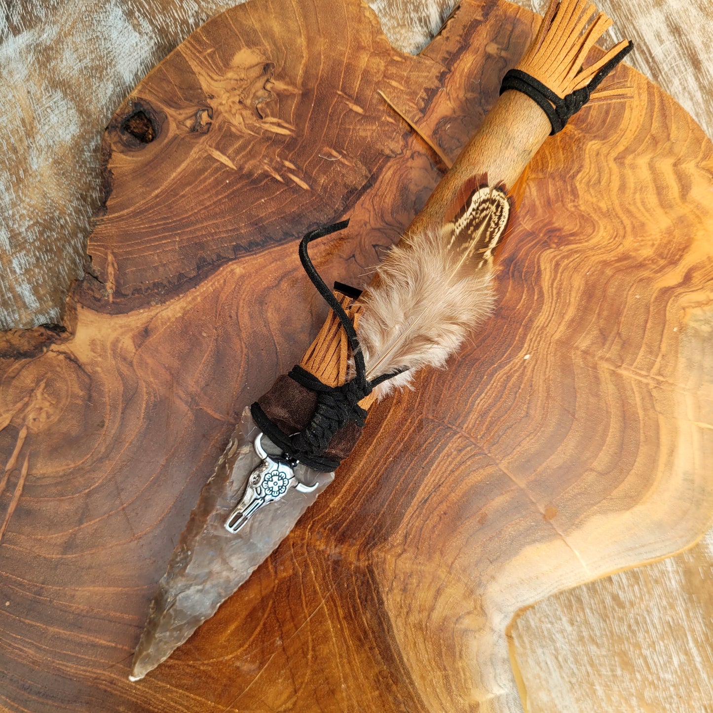 Indian Dagger Bull - Obsidian